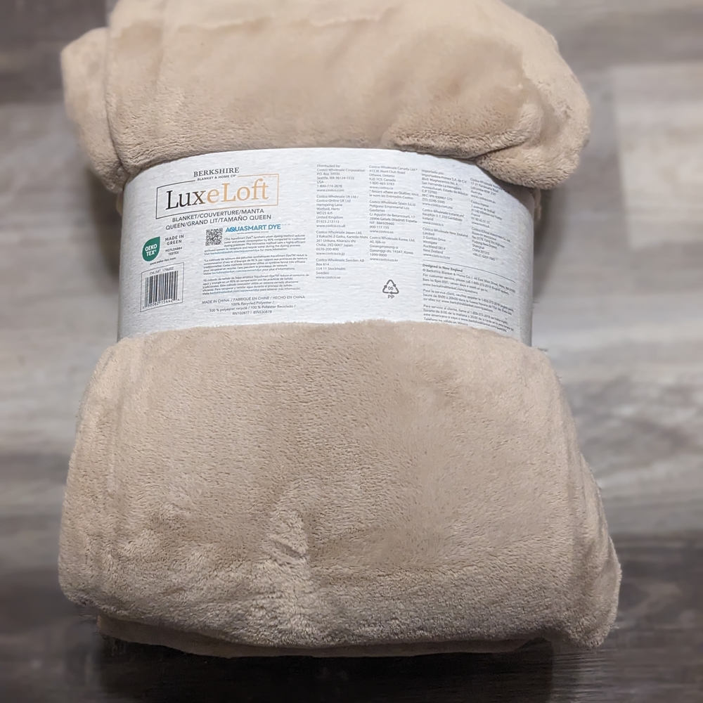 Berkshire LuxeLoft Plush Beige Blanket - Picture 3 of 3
